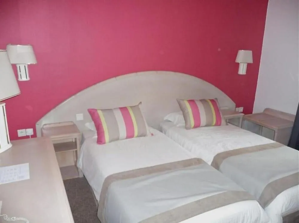 Hotel De Flore Saint-Raphaël 3*,